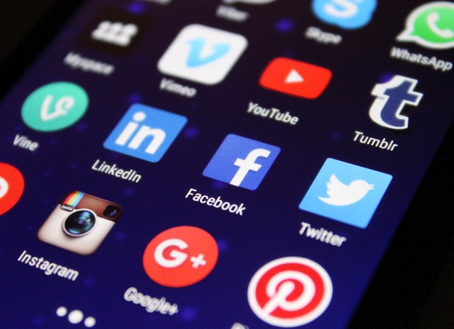 Promociona tu web usando redes sociales y grupos locales que te den más tráfico real